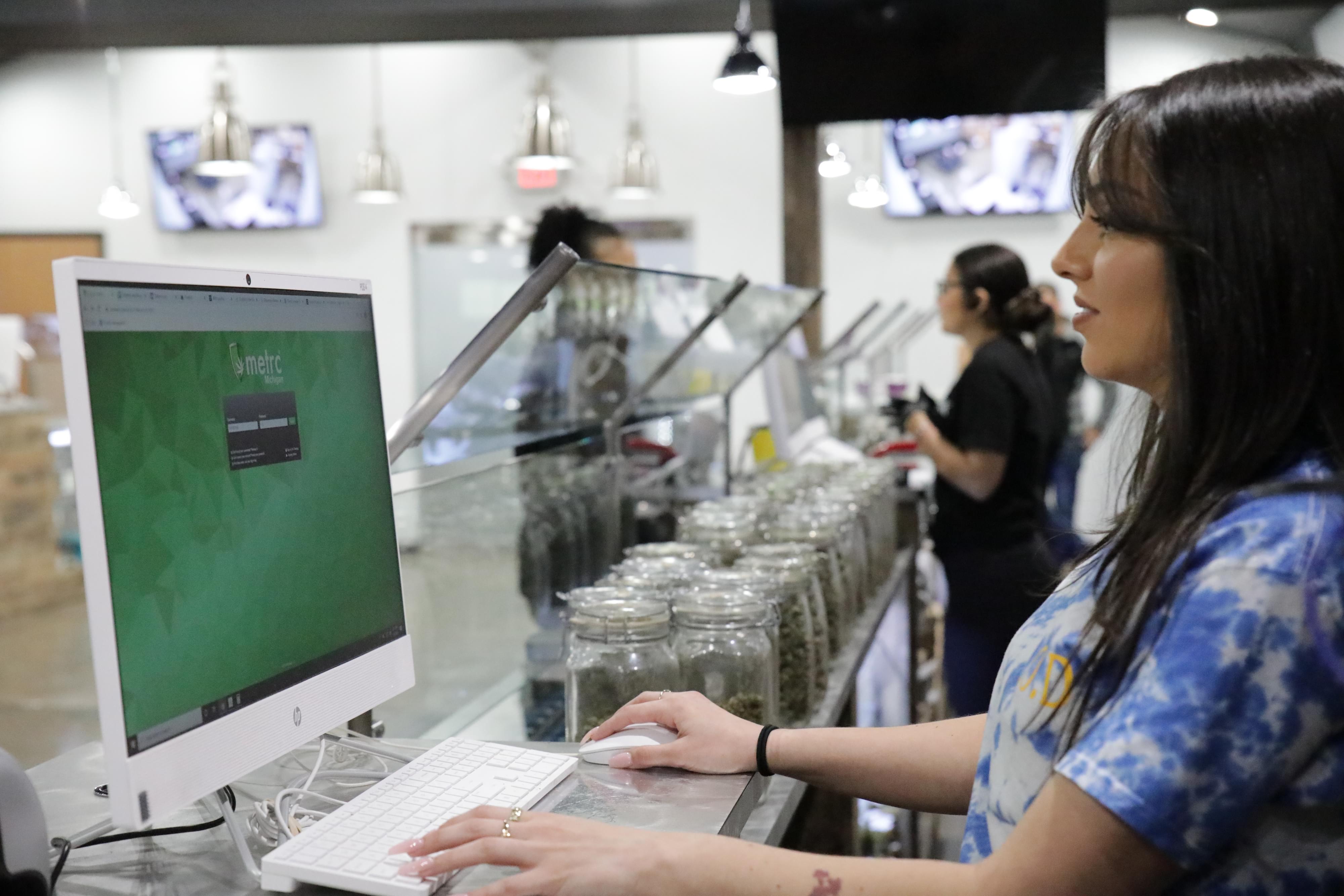 Oklahoma: How to Transition to Metrc from OMMA Reporting Flowhub Oklahoma: How to Transition to Metrc from OMMA Reporting Flowhub